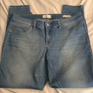 Jessica Simpson Super skinny